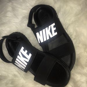 Size 10 NIKE Tanjun Strap Sandals